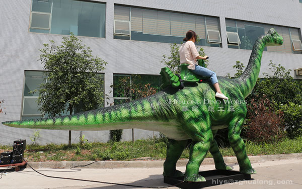 华龙艺术好看的儿童双人骑乘恐龙