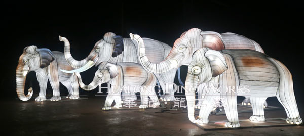华龙艺术造型优美大象一家彩灯