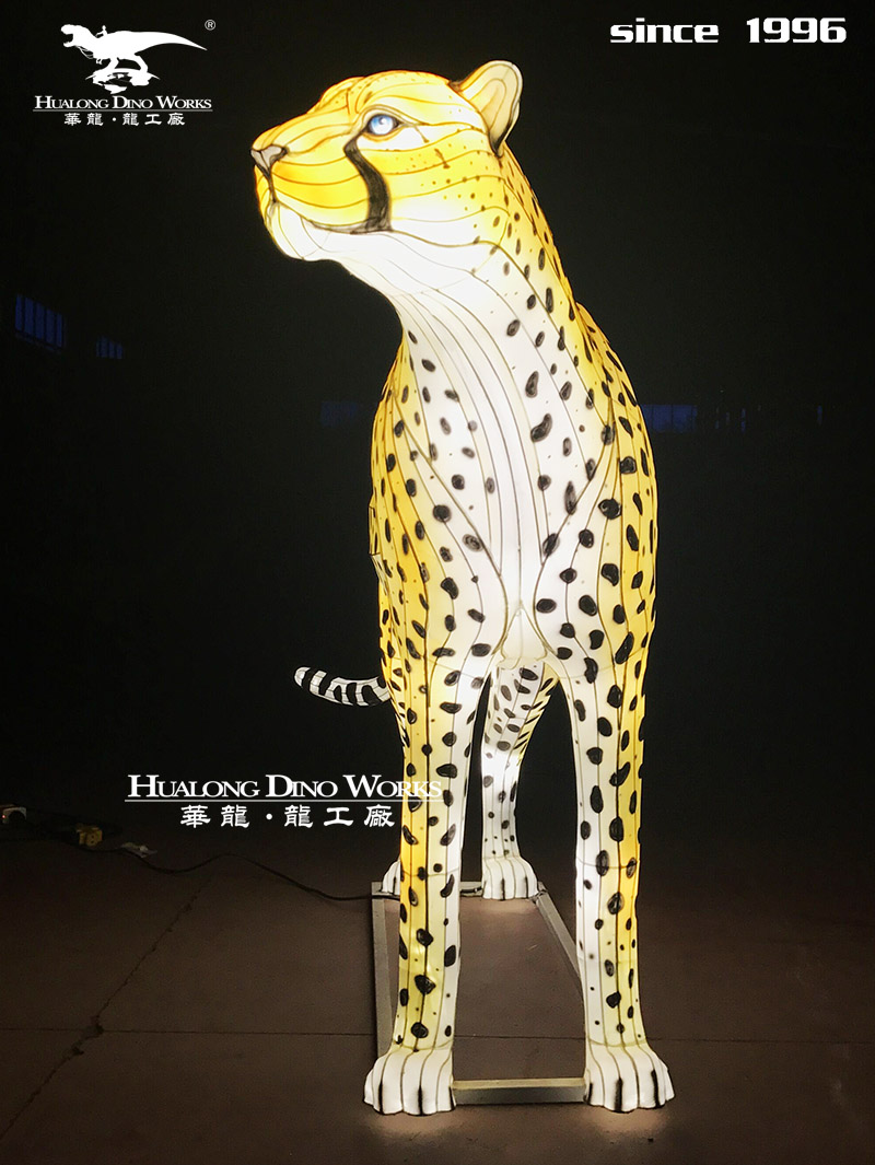 华龙科技 造型优美的动物豹子花灯