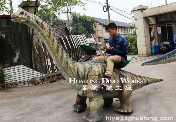 华龙艺术逼真的行走恐龙