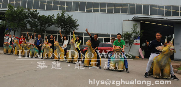 华龙艺术儿童骑乘的恐龙跑跑车