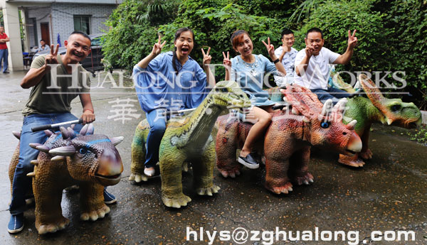 华龙艺术形象卡通的跑跑车