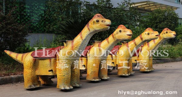 华龙艺术形象可爱的恐龙跑跑车