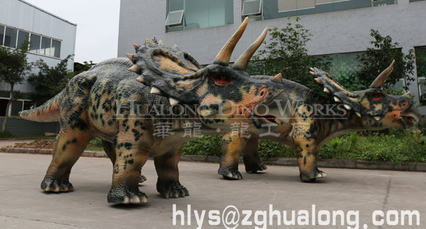  华龙艺术质优仿真行走三角龙价格