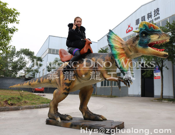 华龙艺术肉食电动骑乘恐龙