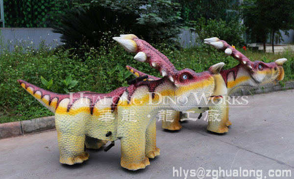 华龙艺术颜色鲜艳的儿童骑乘跑跑车