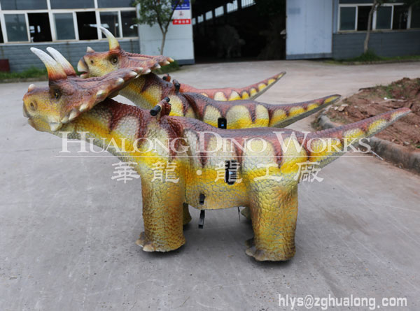 华龙艺术三角龙小车