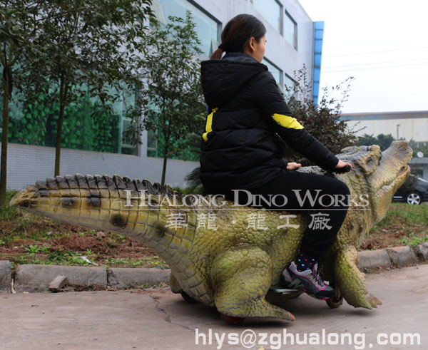 华龙艺术效果好看骑乘动物小车