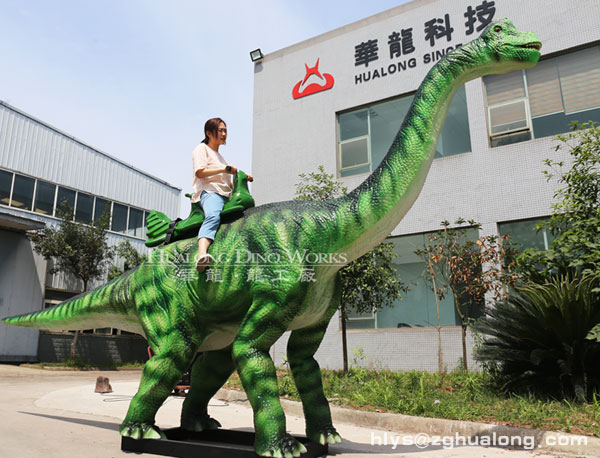 华龙艺术儿童骑乘大型仿真腕龙模型