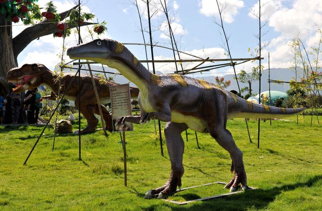 仿真恐龙-异特龙