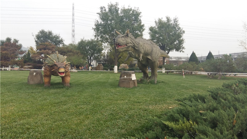 仿真恐龙-牛龙和剑龙