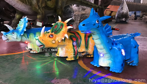 华龙艺术颜色鲜艳的骑乘跑跑车