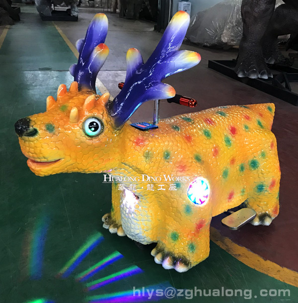 华龙艺术形象可爱的动物跑跑车