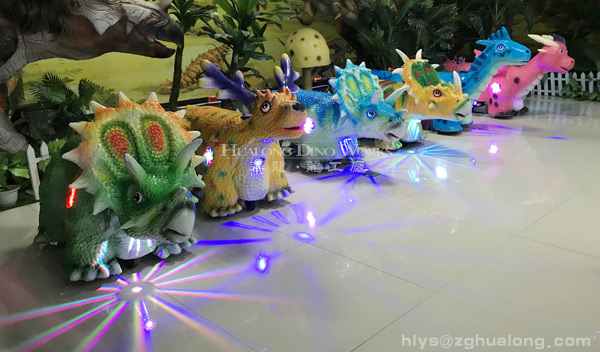 华龙艺术形象卡通的恐龙小车