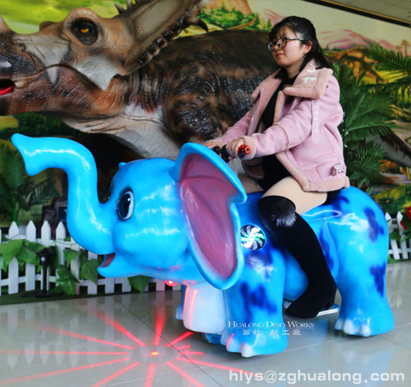 华龙科技形象卡通的电瓶小车