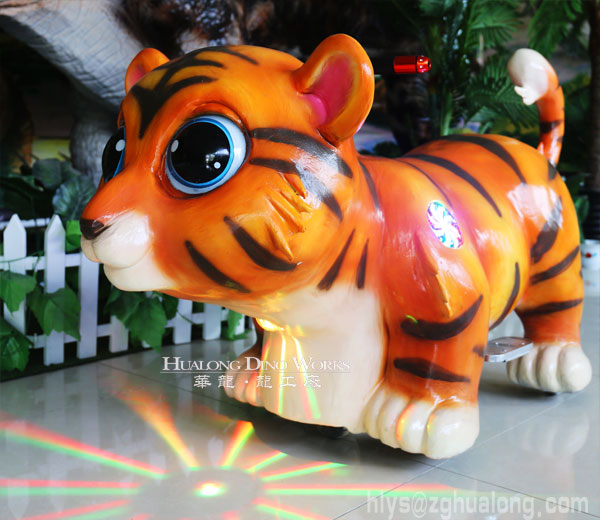 华龙艺术形象卡通的电瓶小车