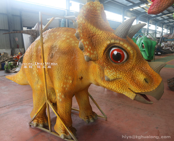 华龙艺术颜色鲜艳的仿真恐龙服装