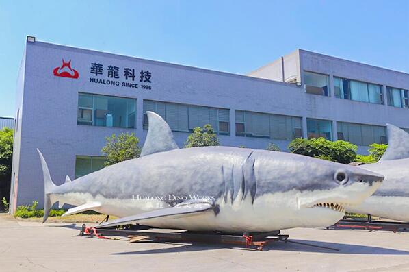 华龙艺术超逼真15米大型巨齿鲨模型