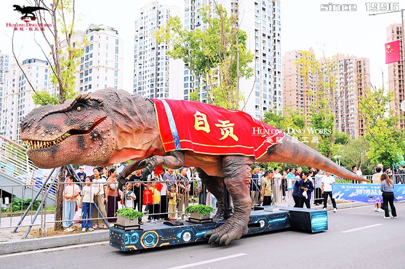 华龙艺术 节庆嘉年华游街仿真恐龙花车 动态机械霸王龙模型 主题文旅活动户外巡游展示道具