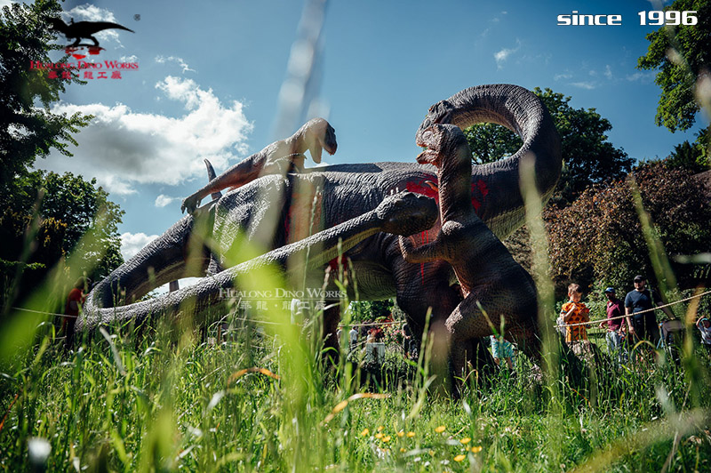 华龙科技栩栩如生的仿真恐龙展览