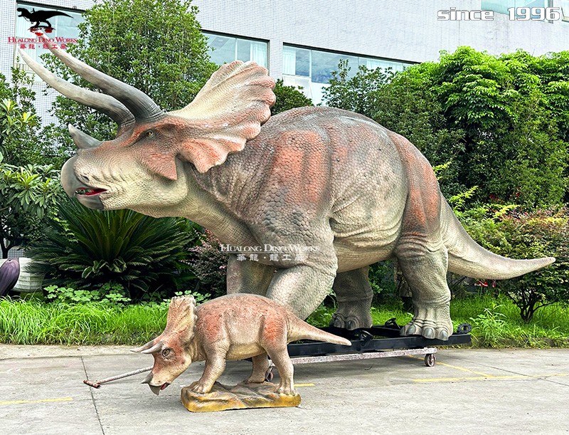 华龙科技 形象逼真的玻璃钢大型三角龙模型制作