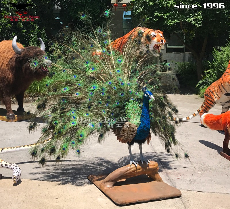 华龙科技 孔雀雕塑厂家