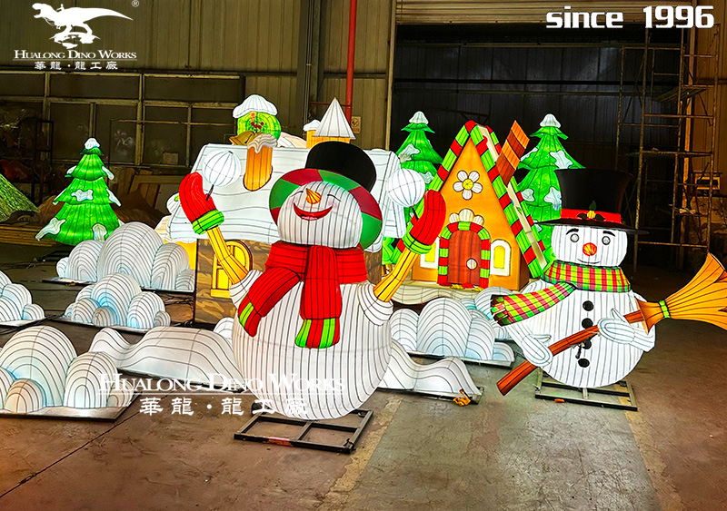 华龙艺术  圣诞节花灯系列.光十色的霓虹，像银河碎落的星子，在夜色里织就一片流动的光海