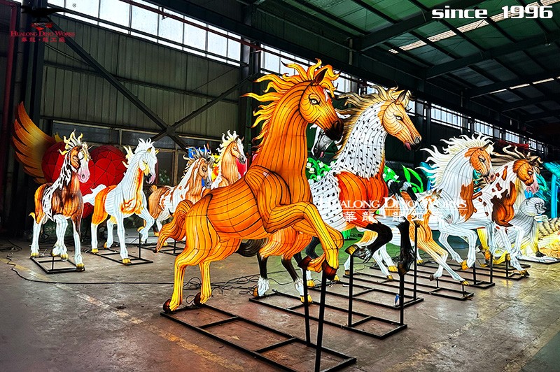 龙艺术  非遗彩灯+商业美陈 华龙原创马年神作爆火
