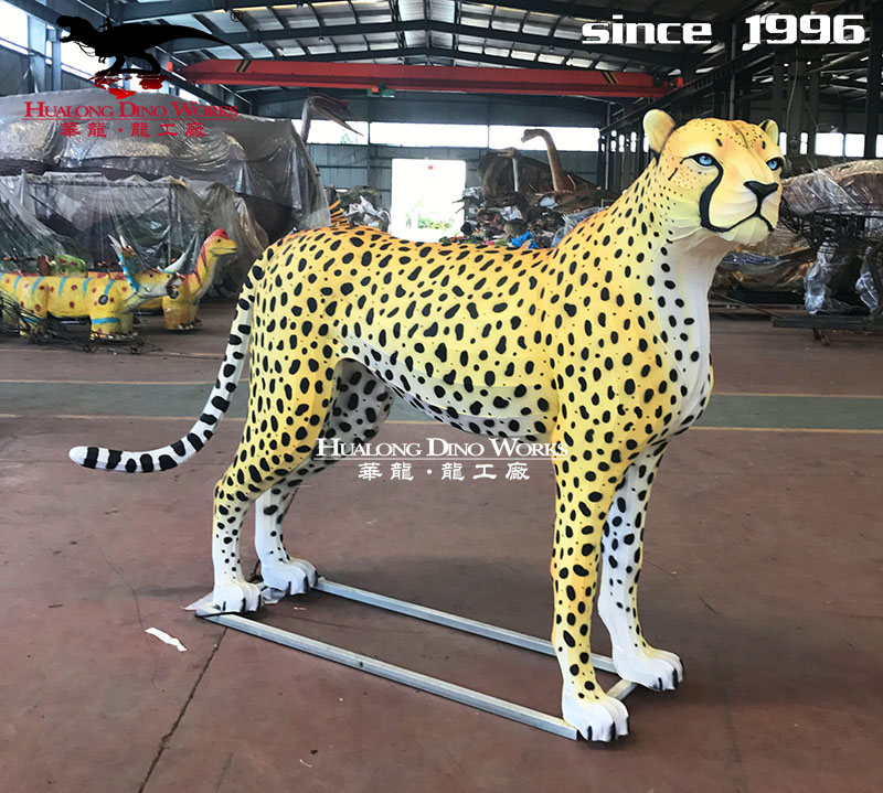 华龙科技  栩栩如生的大型仿真豹子彩灯定制