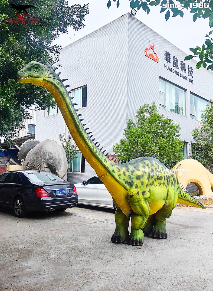 华龙艺术人穿恐龙模型服装 舞台表演 节日巡游 互动拍照 