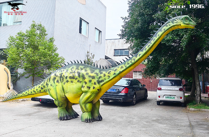 华龙艺术 户外景区恐龙主题暖场互动恐龙服装表演